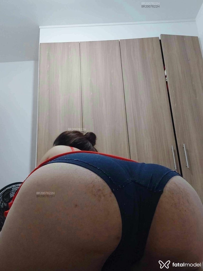 Acompanhante mulher com cabelo castanho de olhos castanhos - Aninha Acompanhante mulher com cabelo castanho de olhos castanhos - Aninha