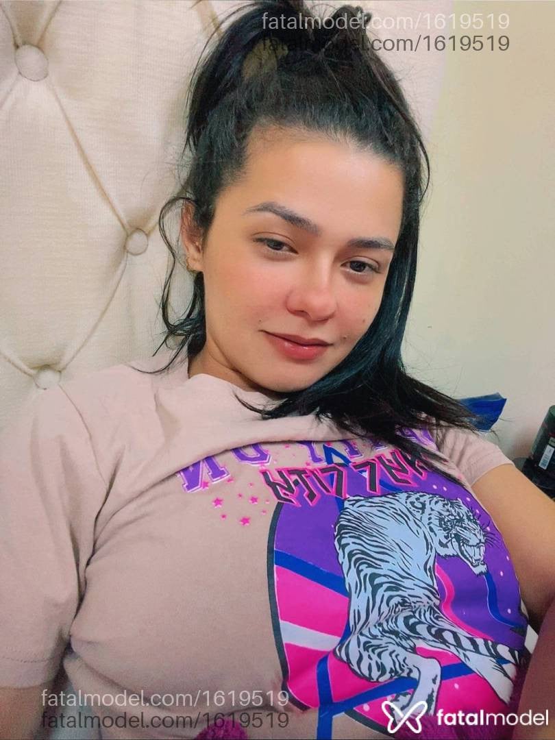 Acompanhante mulher morena (o) de olhos pretos - Helena