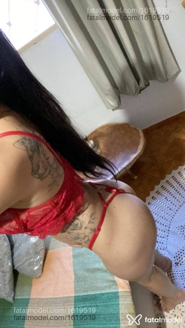 Acompanhante mulher morena (o) de olhos pretos - Helena