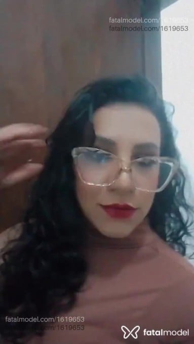 Acompanhante mulher com cabelo castanho de olhos castanhos em Atibaia Acompanhante mulher com cabelo castanho de olhos castanhos em Atibaia - Mia Maya