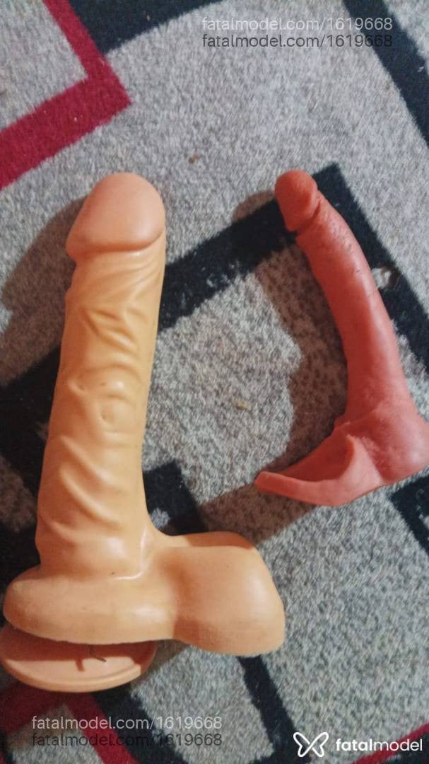 Acompanhante homem com cabelo castanho de olhos pretos - TotallSigillo