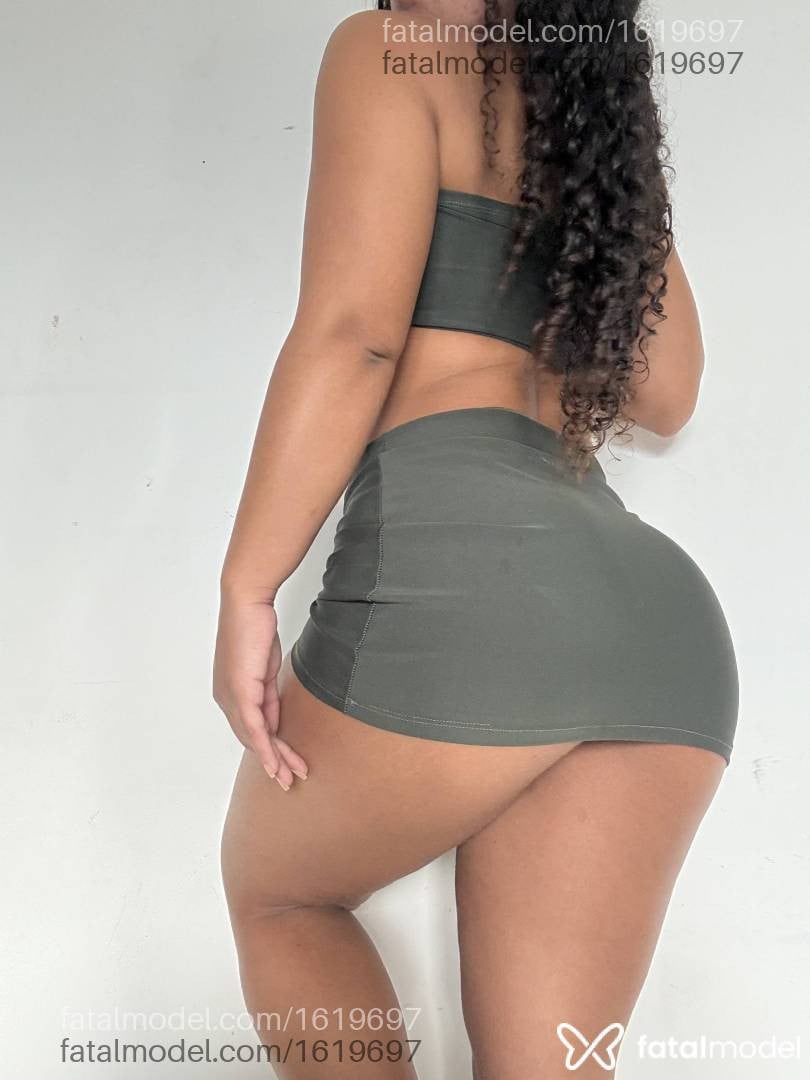 Acompanhante mulher com cabelo castanho de olhos castanhos em Petrópolis Acompanhante mulher com cabelo castanho de olhos castanhos em Petrópolis - Paola Miler