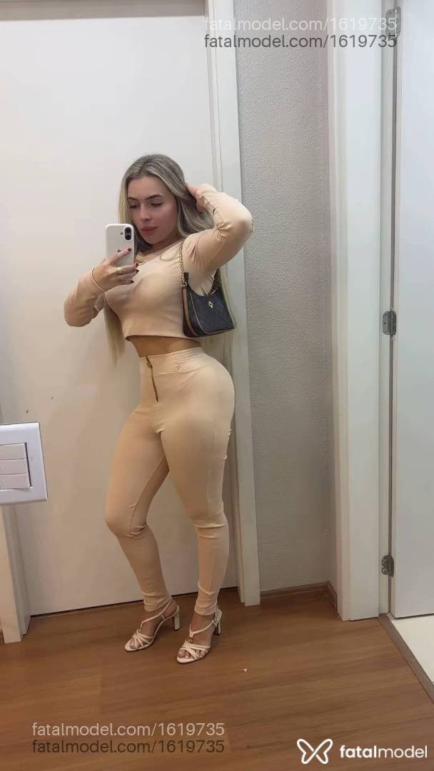Acompanhante mulher loira (o) de olhos verdes em Novo Hamburgo - Vivi