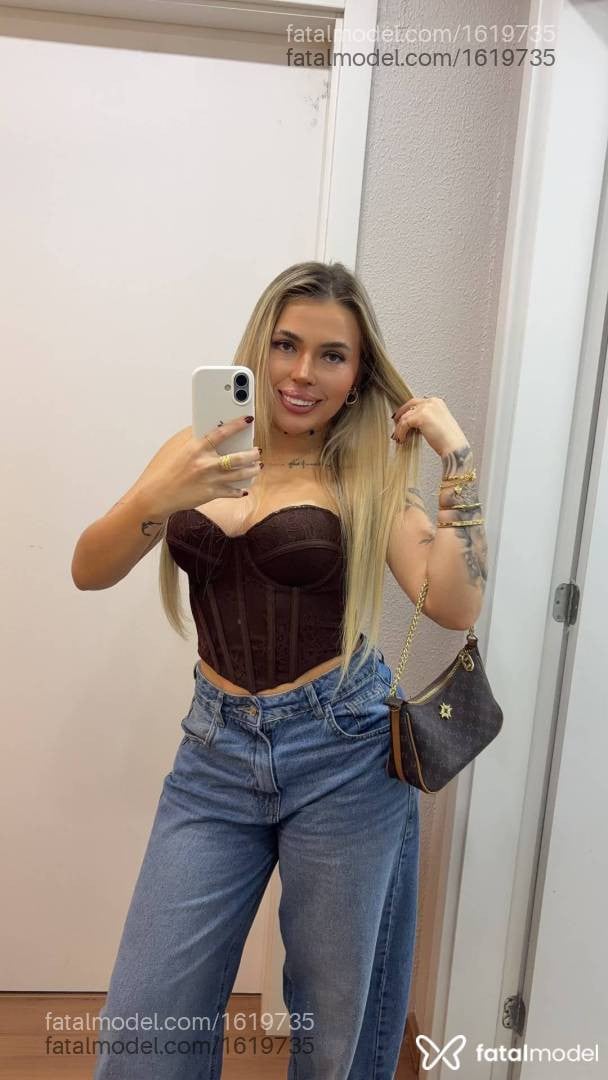Acompanhante mulher loira (o) de olhos verdes - Vivi