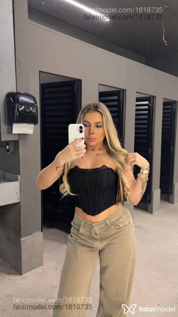 Acompanhante mulher loira (o) de olhos verdes - Vivi