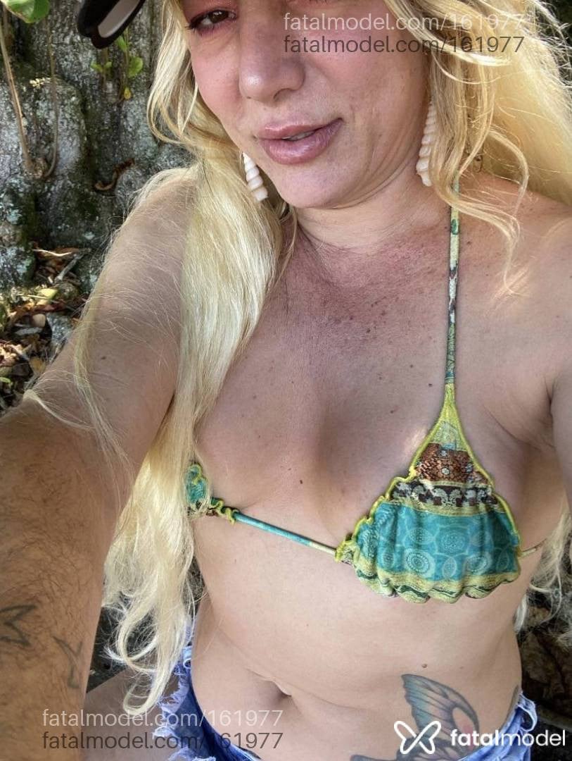 Acompanhante mulher trans loira (o) de olhos castanhos em Votuporanga Acompanhante mulher trans loira (o) de olhos castanhos em Votuporanga - Pietra Luz