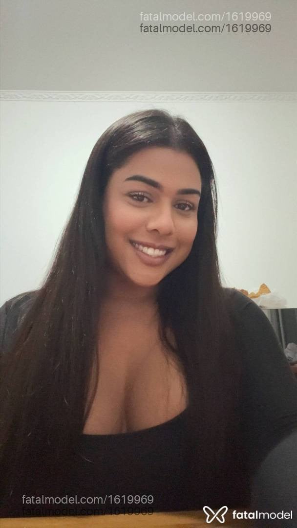 Acompanhante travesti morena (o) de olhos castanhos - Milena