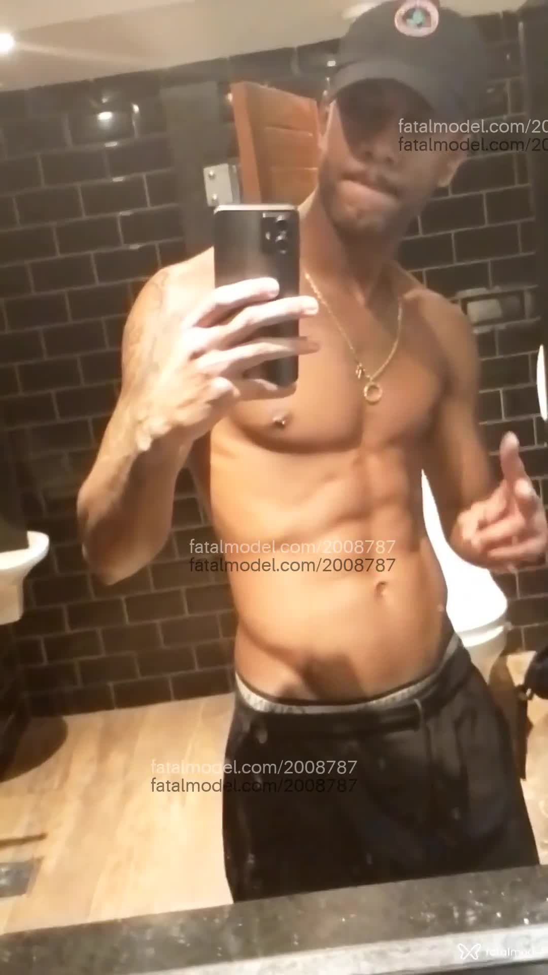 Acompanhante homem morena (o) de olhos castanhos em Rio de Janeiro Acompanhante homem morena (o) de olhos castanhos em Rio de Janeiro - Fabian Nascimentto