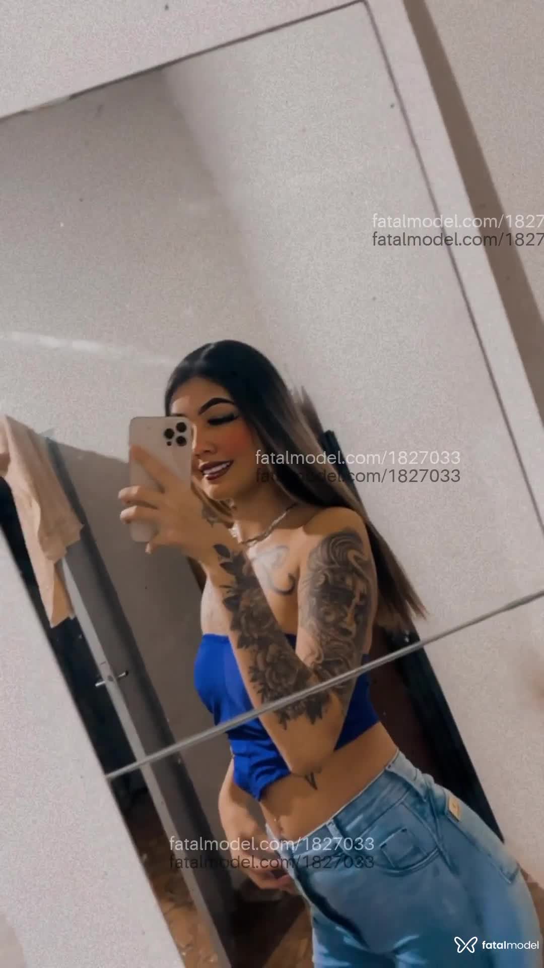 Acompanhante mulher loira (o) de olhos castanhos - Monick