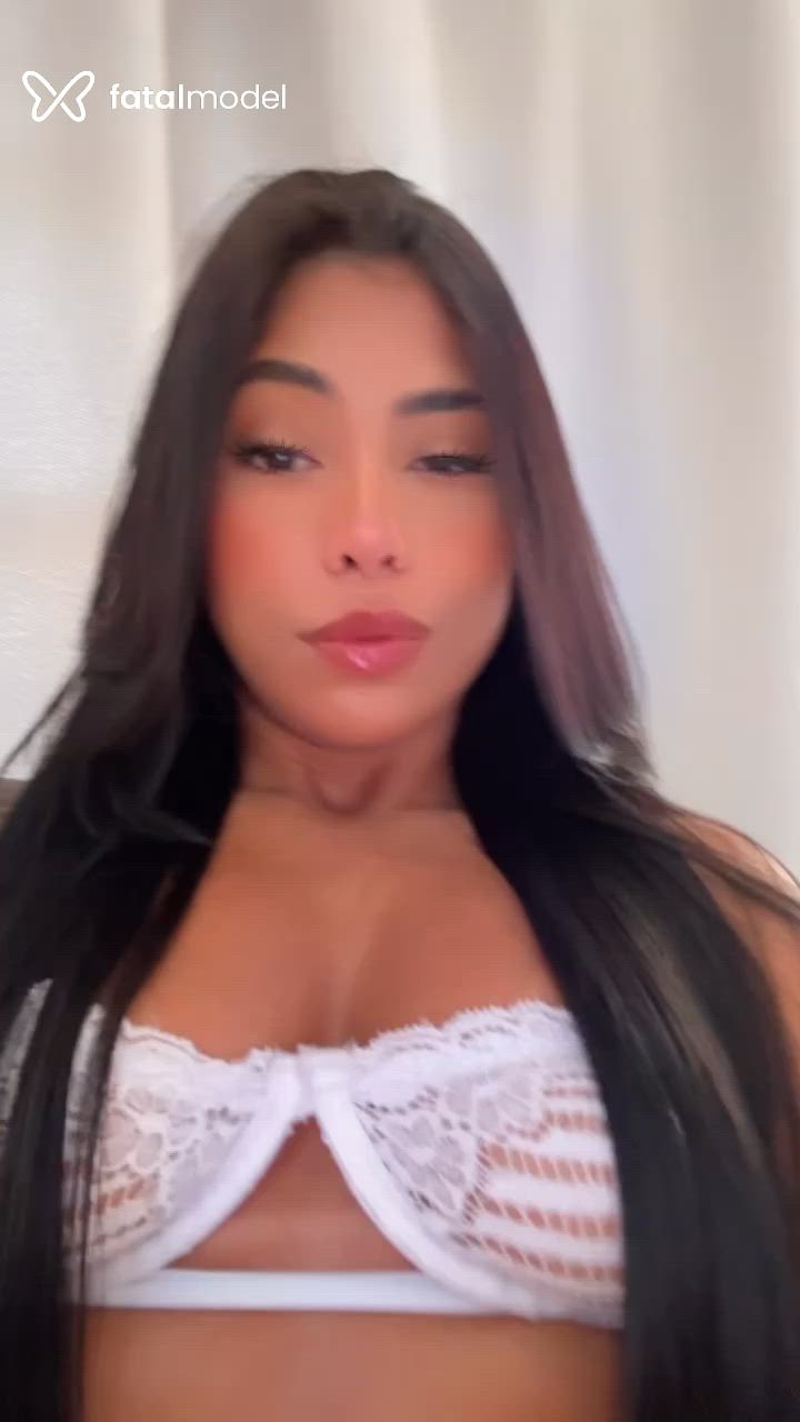 Acompanhante mulher morena (o) de olhos pretos - Luara Gomes