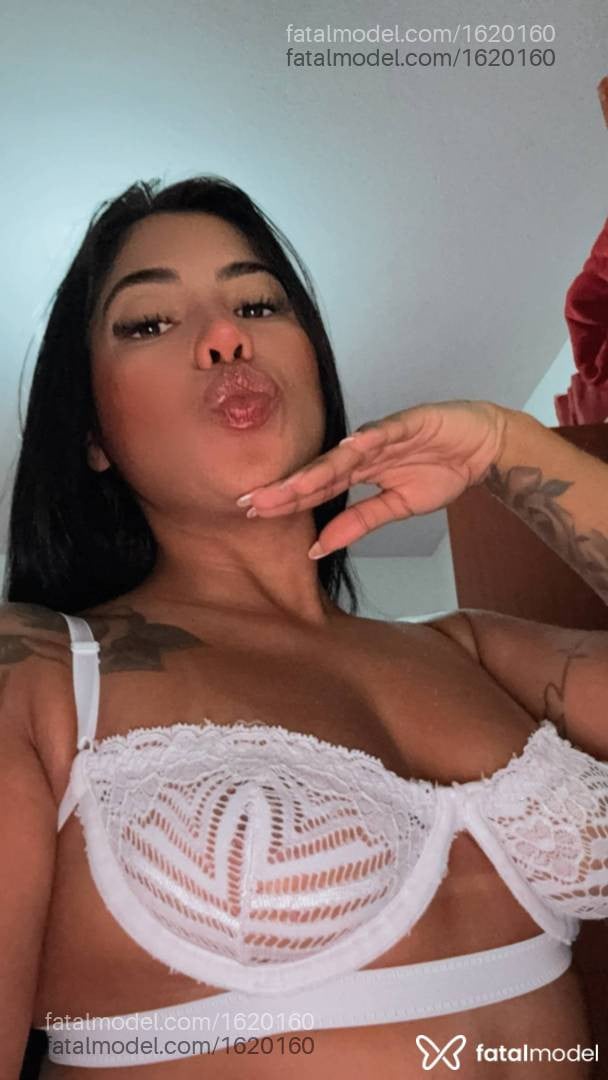 Acompanhante mulher morena (o) de olhos pretos - Luara Gomes