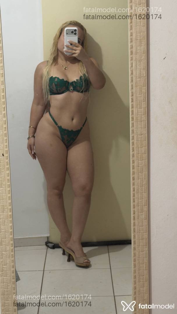 Acompanhante mulher loira (o) de olhos castanhos - Amanda