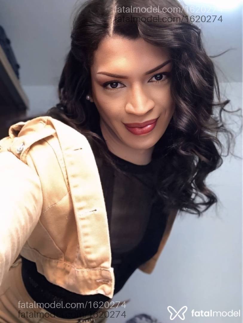 Acompanhante mulher trans morena (o) de olhos castanhos em Cascavel - Paola