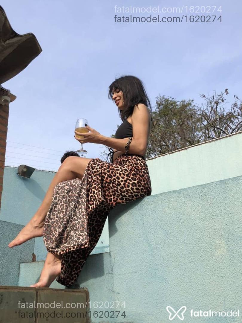 Acompanhante mulher trans morena (o) de olhos castanhos - Paola