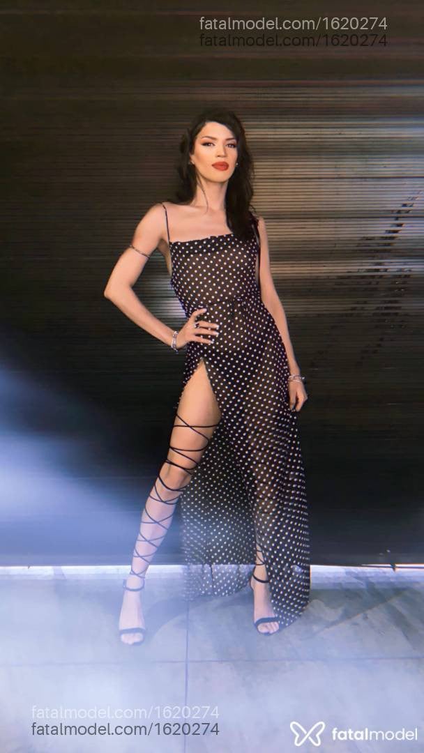 Acompanhante mulher trans morena (o) de olhos castanhos - Fádya