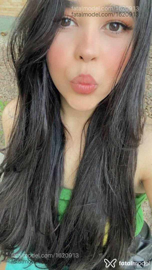 Acompanhante mulher morena (o) de olhos pretos - Kaka Acompanhante mulher morena (o) de olhos pretos - Kaka