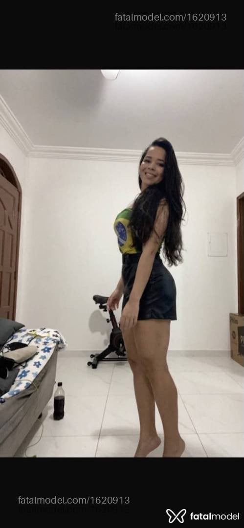Acompanhante mulher morena (o) de olhos pretos - Kaka
