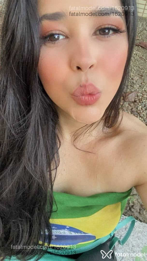Acompanhante mulher morena (o) de olhos pretos - Kaka Acompanhante mulher morena (o) de olhos pretos - Kaka