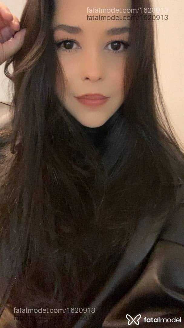 Acompanhante mulher morena (o) de olhos pretos - Kaka