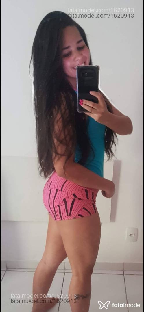 Acompanhante mulher morena (o) de olhos pretos - Kaka
