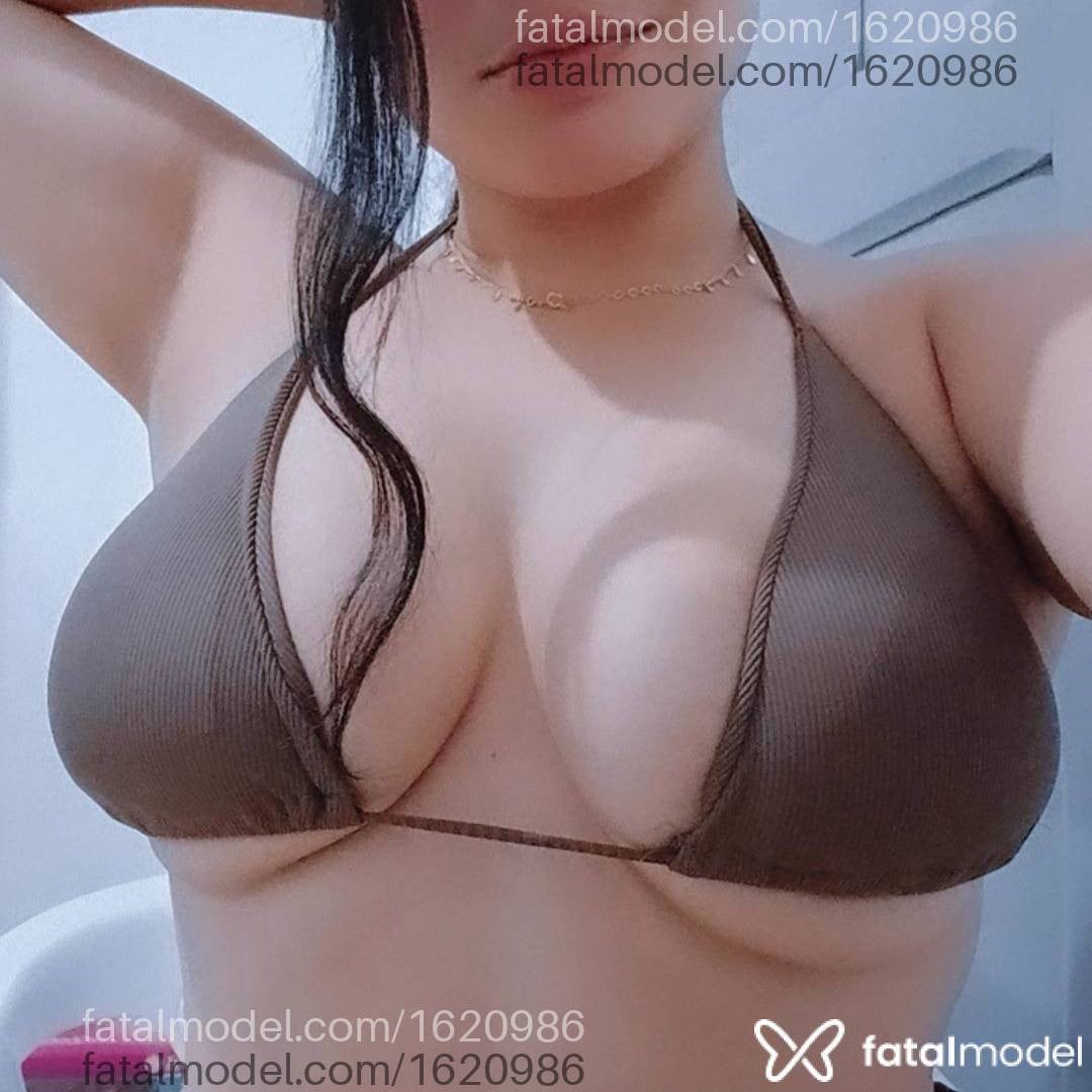 Acompanhante mulher morena (o) de olhos castanhos - Pillar