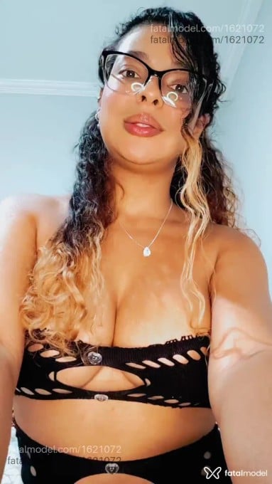 Acompanhante mulher morena (o) de olhos cinza em Virtual Acompanhante mulher morena (o) de olhos cinza em Virtual - Verônica Sanchez
