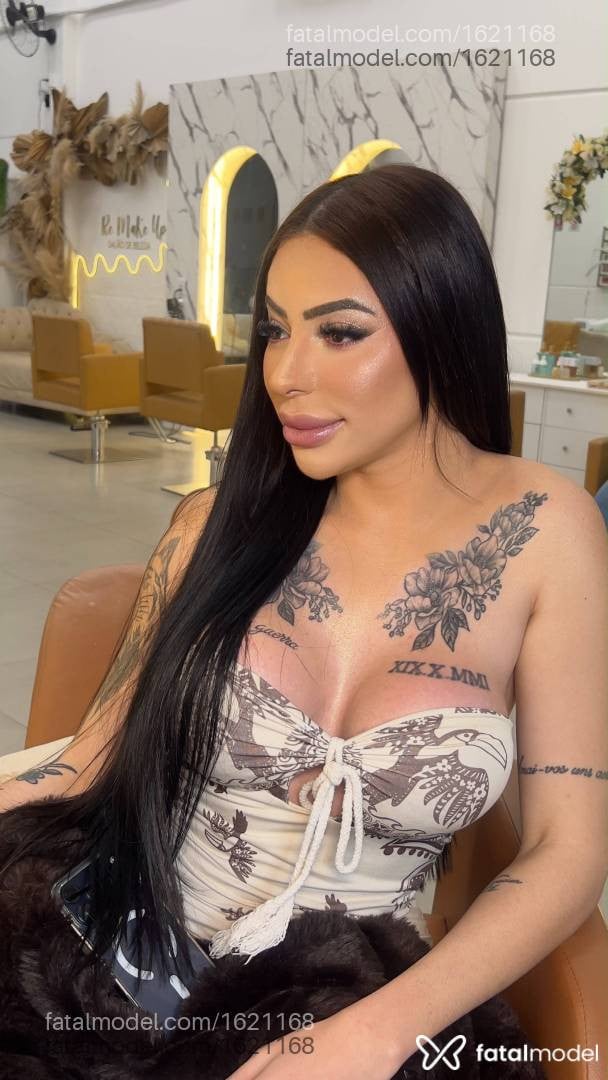 Acompanhante mulher trans morena (o) de olhos pretos - Késsia