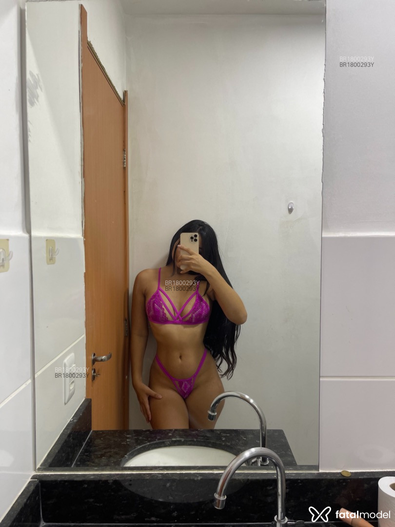 Acompanhante mulher morena (o) de olhos mel - Julia Acompanhante mulher morena (o) de olhos mel - Julia