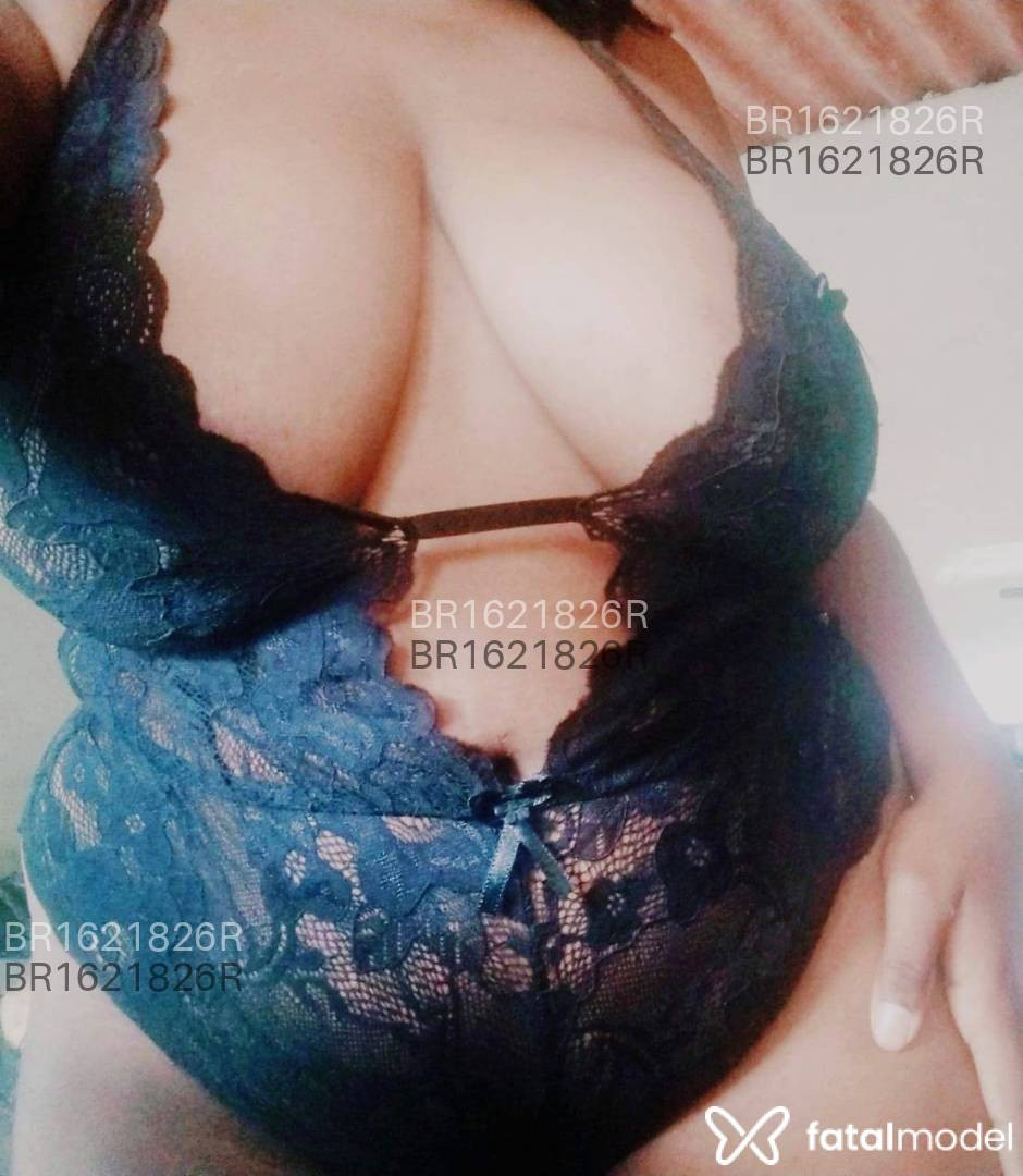 Acompanhante mulher morena (o) de olhos mel em Virtual Acompanhante mulher morena (o) de olhos mel em Virtual - Tiifye