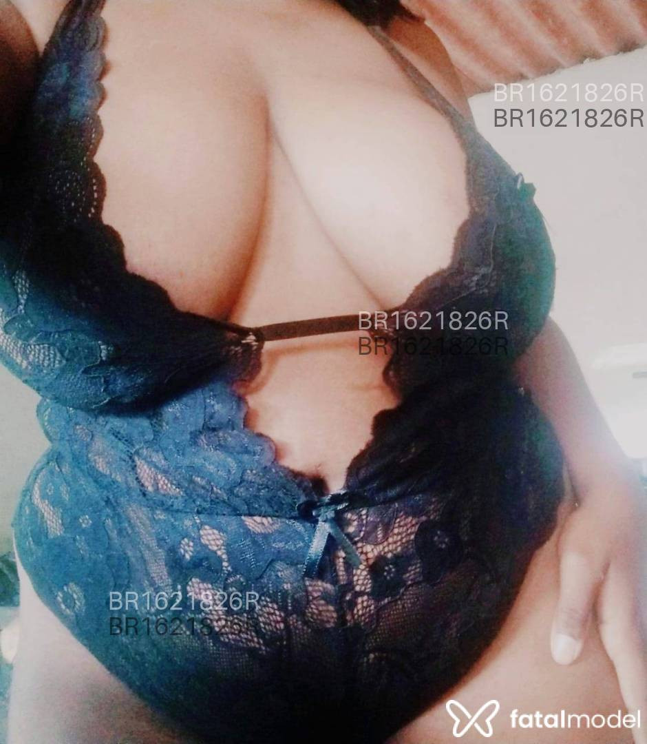 Acompanhante mulher morena (o) de olhos mel em Virtual Acompanhante mulher morena (o) de olhos mel em Virtual - Tiifye