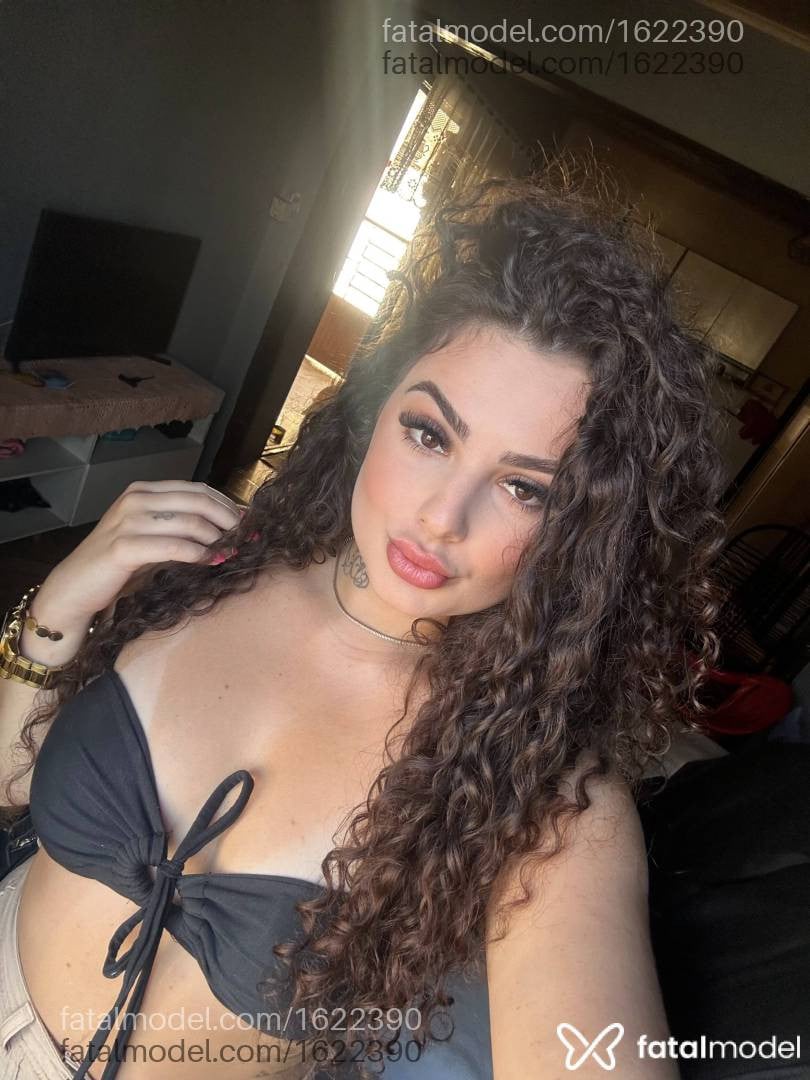 Acompanhante mulher com cabelo castanho de olhos castanhos em Capão da Canoa - Maitê
