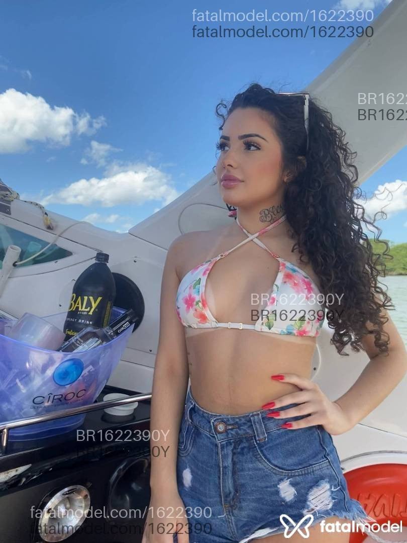 Acompanhante mulher com cabelo castanho de olhos castanhos - Maitê