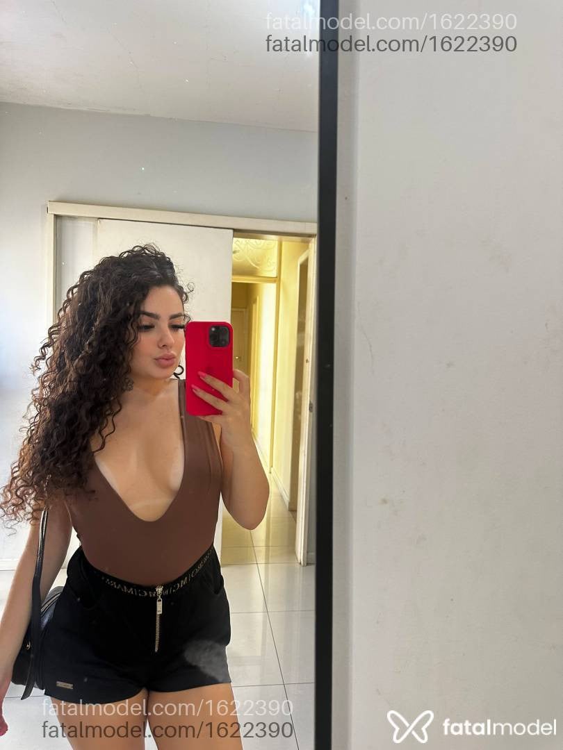 Acompanhante mulher com cabelo castanho de olhos castanhos - Maitê