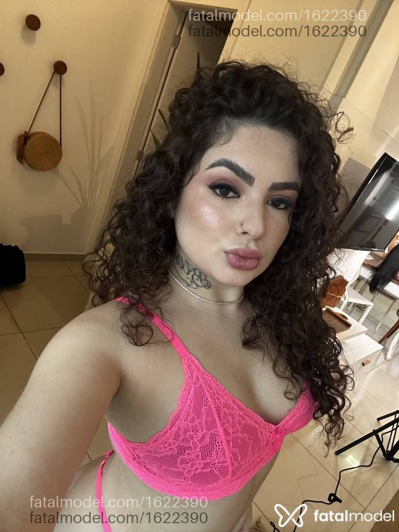Acompanhante mulher com cabelo castanho de olhos castanhos - Maitê