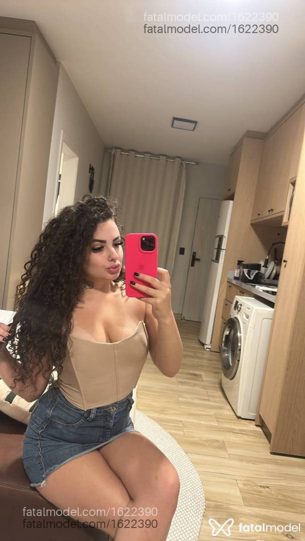 Acompanhante mulher com cabelo castanho de olhos castanhos - Maitê