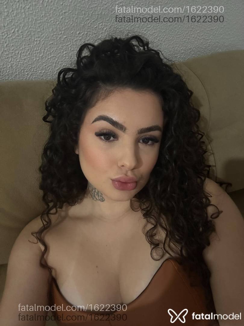 Acompanhante mulher com cabelo castanho de olhos castanhos - Maitê