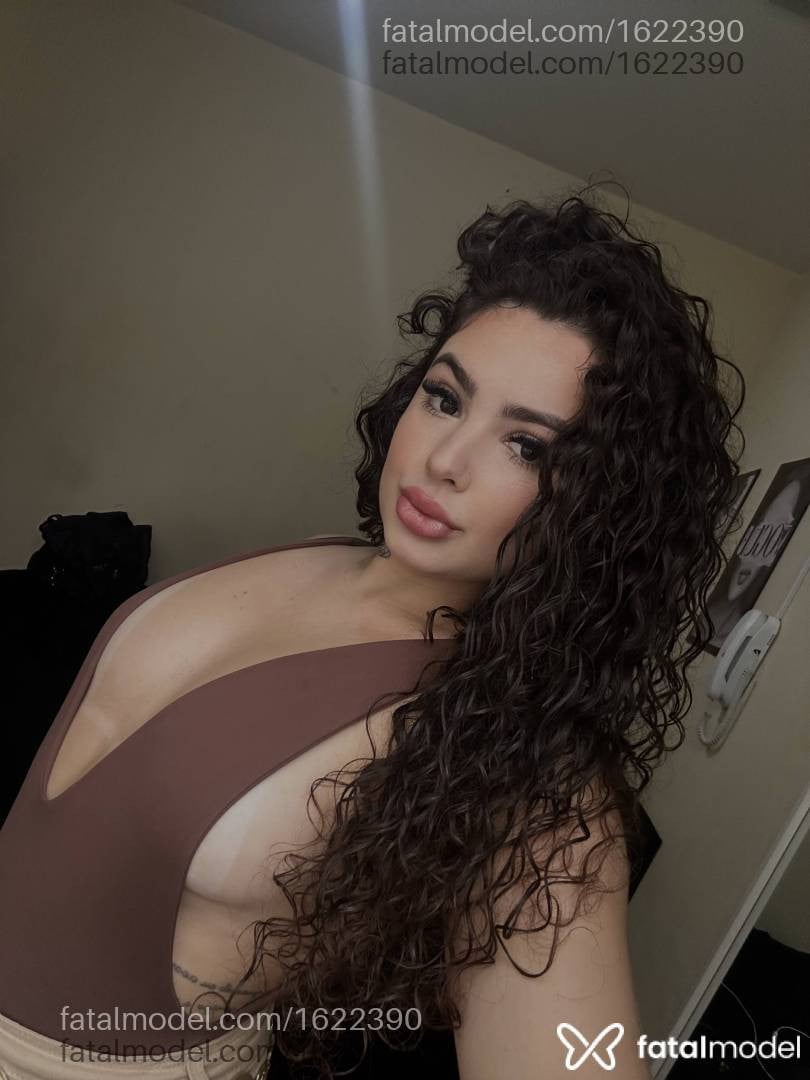 Acompanhante mulher com cabelo castanho de olhos castanhos - Maitê