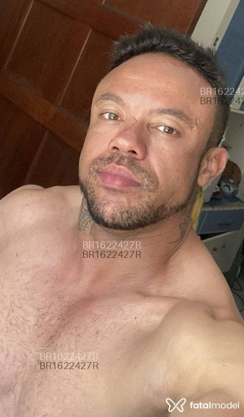 Acompanhante homem com cabelo castanho de olhos castanhos em Virtual Acompanhante homem com cabelo castanho de olhos castanhos em Virtual - Gustavo Berger