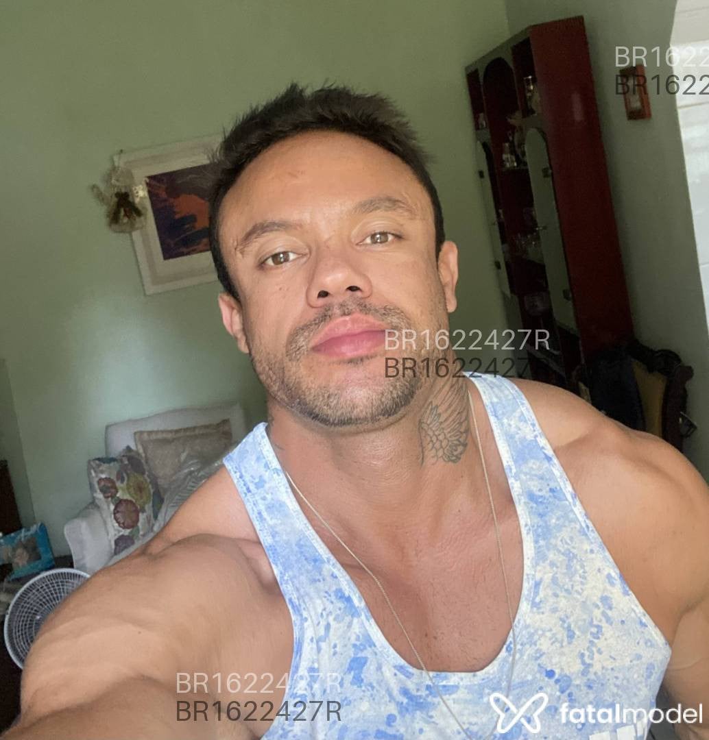 Acompanhante homem com cabelo castanho de olhos castanhos em Virtual Acompanhante homem com cabelo castanho de olhos castanhos em Virtual - Gustavo Berger