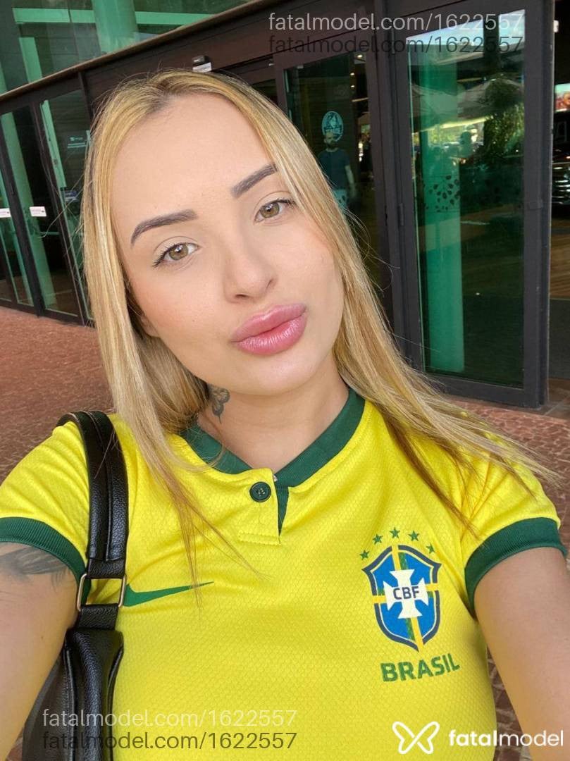 Acompanhante mulher loira (o) de olhos verdes - Vívian Bueno