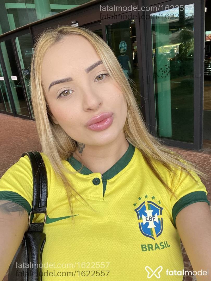 Acompanhante mulher loira (o) de olhos verdes - Vívian Bueno