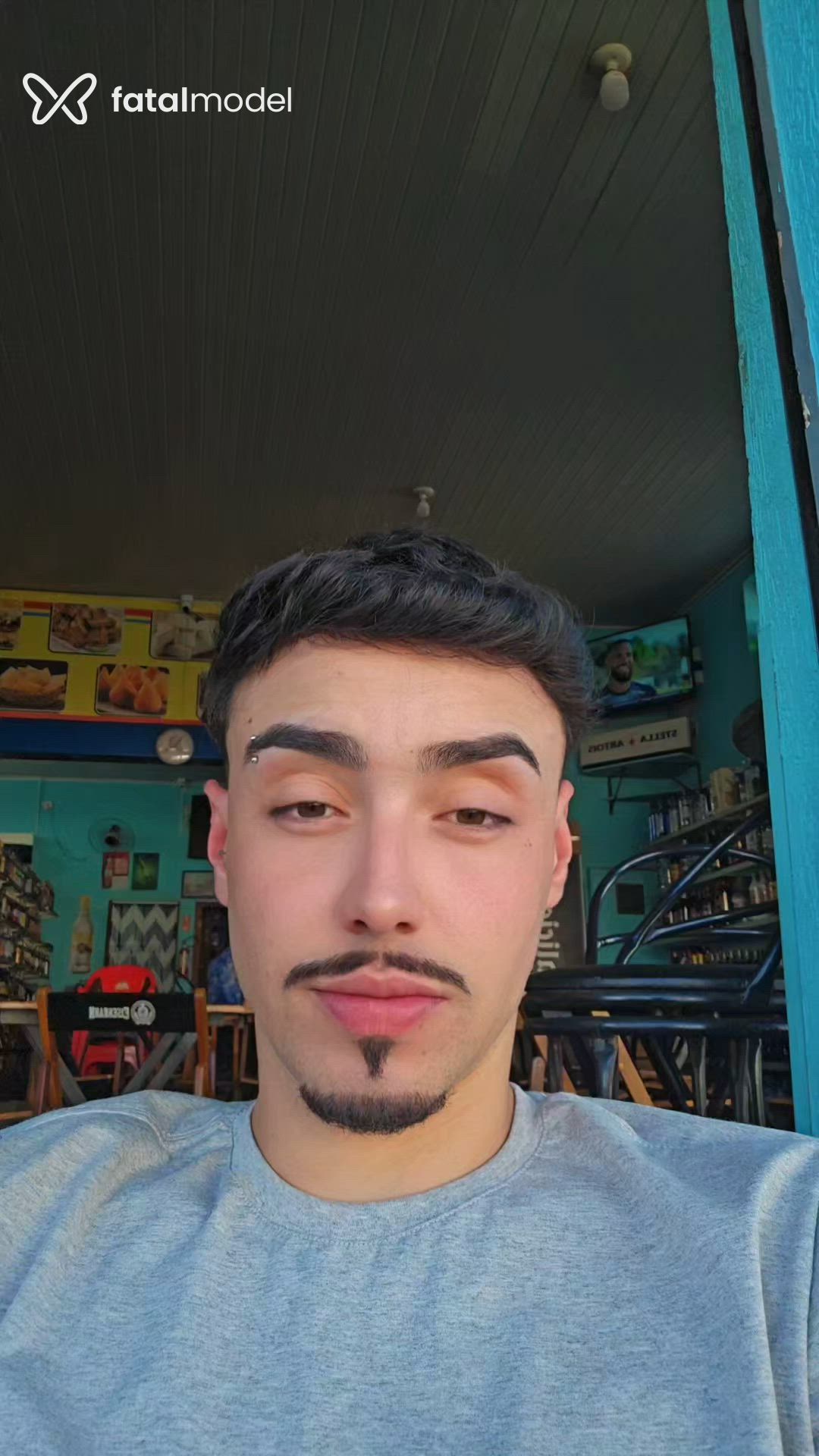 Acompanhante homem morena (o) de olhos castanhos - Diego Oliver