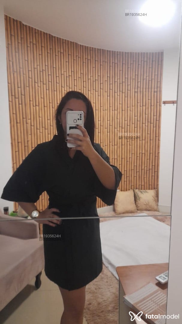 Acompanhante mulher com cabelo colorido de olhos castanhos em Itajaí - Natacha leão