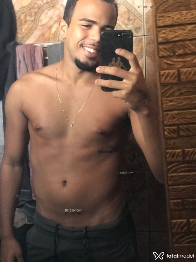 Acompanhante homem morena (o) de olhos castanhos em Rio de Janeiro - Bruno