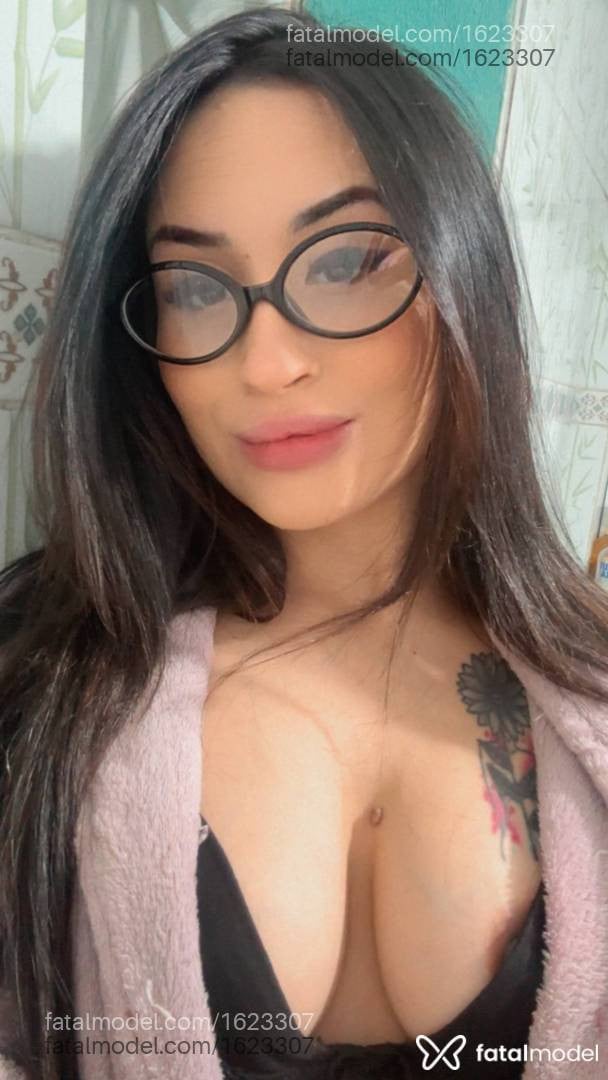 Acompanhante mulher morena (o) de olhos castanhos - Ayla Acompanhante mulher morena (o) de olhos castanhos - Ayla