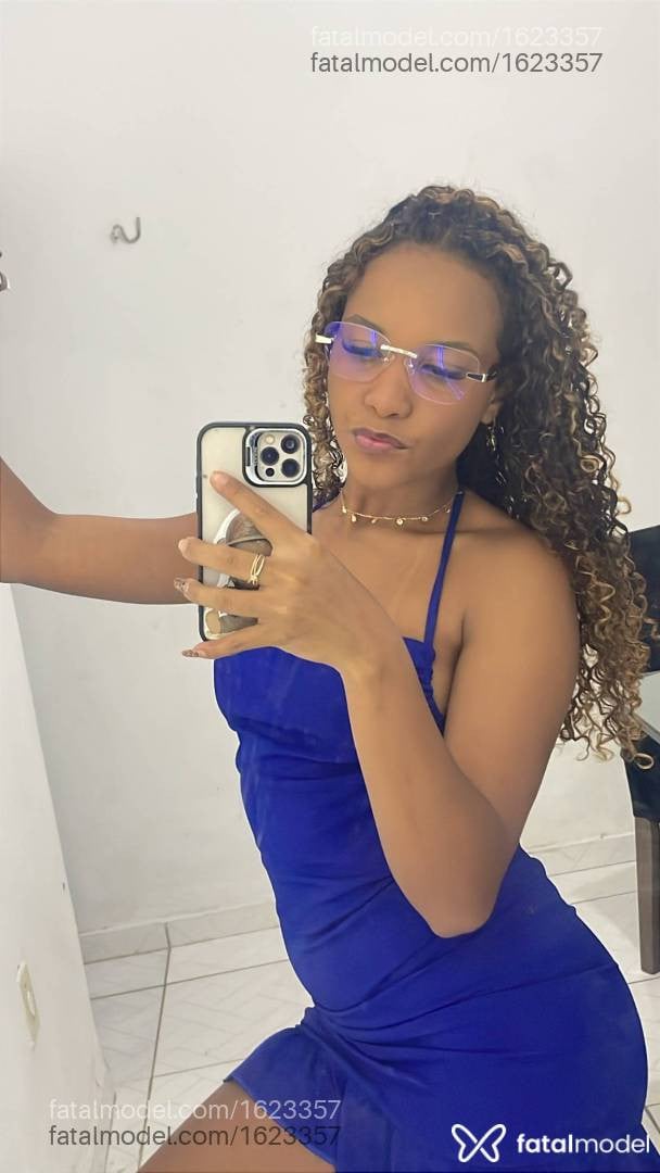 Acompanhante mulher morena (o) de olhos pretos - Julia Alves