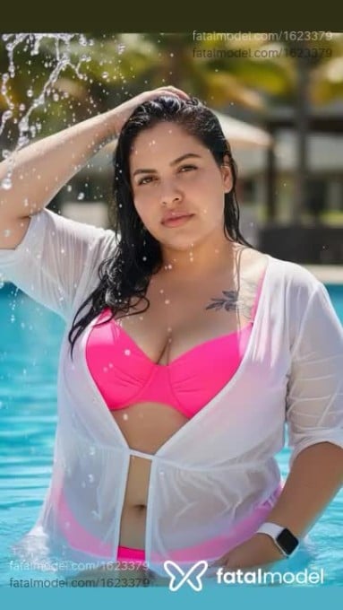 Acompanhante mulher morena (o) de olhos castanhos - Karoline Acompanhante mulher morena (o) de olhos castanhos - Karoline