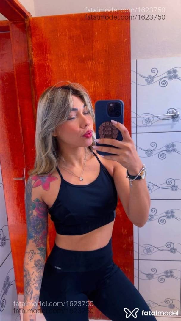 Acompanhante mulher loira (o) de olhos castanhos - Vitória