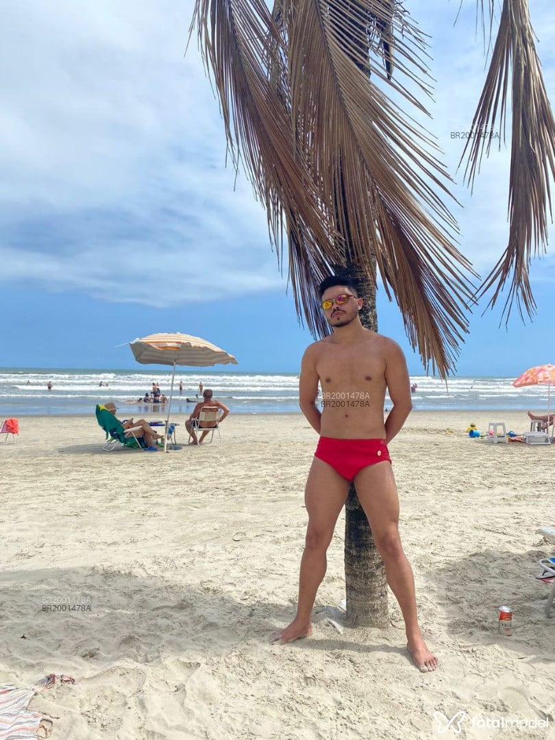 Acompanhante homem com cabelo castanho de olhos castanhos - Raphael Roseira Acompanhante homem com cabelo castanho de olhos castanhos - Raphael Roseira