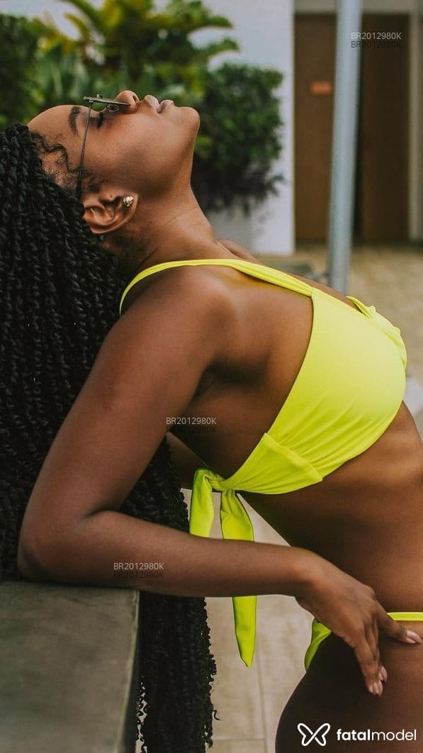 Acompanhante mulher com cabelo castanho de olhos castanhos - Pérola